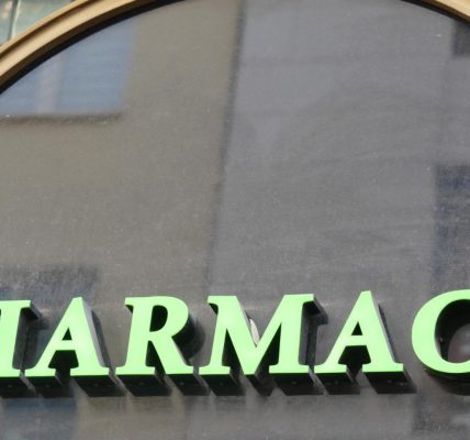Pharmacie de garde à Paris : comment éviter la panique en pleine nuit ?