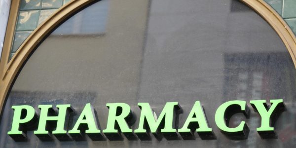 Pharmacie de garde à Paris : comment éviter la panique en pleine nuit ?