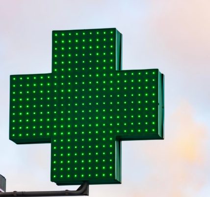 Pharmacie de garde à Paris : conseils pour trouver la plus proche, même la nuit