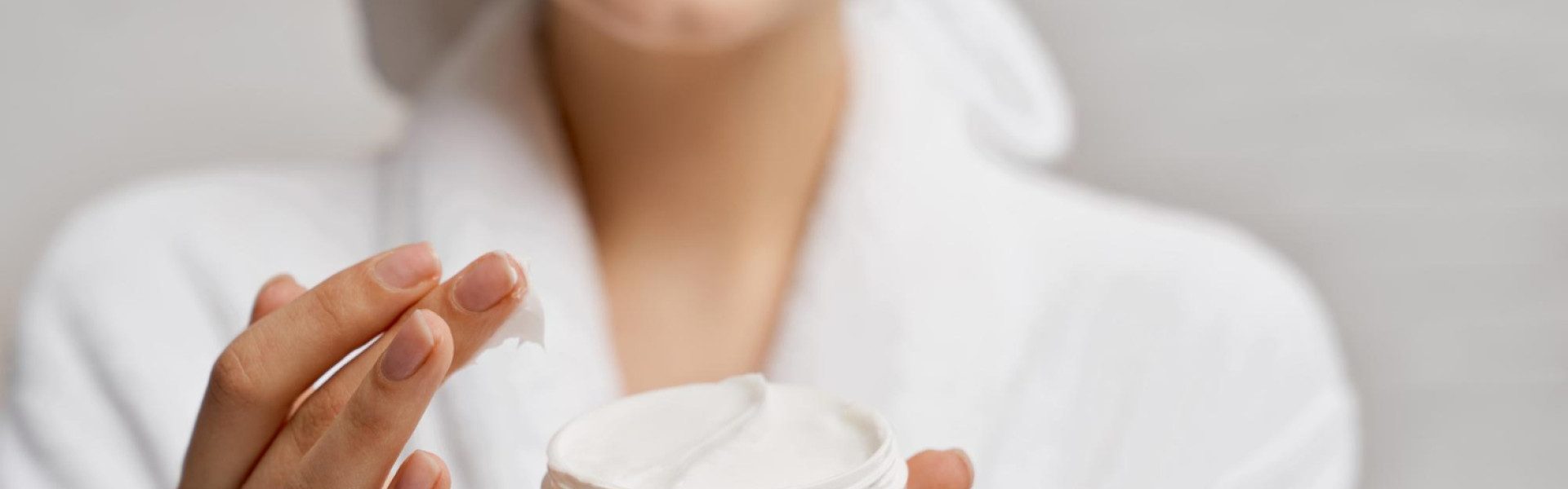 Acide hyaluronique et hydratation : pourquoi est-ce un allié incontournable pour votre peau ?