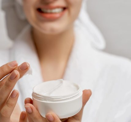 Acide hyaluronique et hydratation : pourquoi est-ce un allié incontournable pour votre peau ?