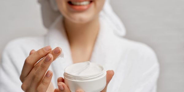 Acide hyaluronique et hydratation : pourquoi est-ce un allié incontournable pour votre peau ?