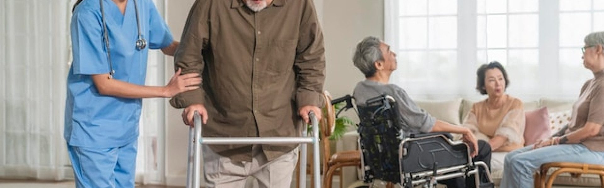 Maison de retraite à Toulon : les questions à poser avant de choisir