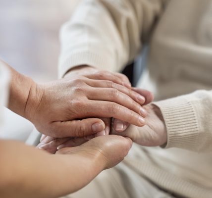 Comment l’aide à domicile soulage les aidants familiaux au quotidien ?