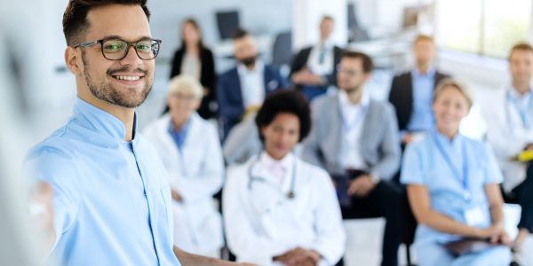 Santé et compétences : les formations indispensables pour rester à jour